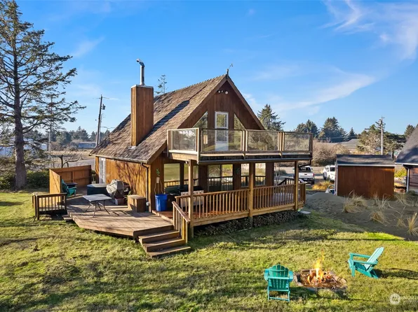 100 Canal Drive NE, Ocean Shores, WA 98569