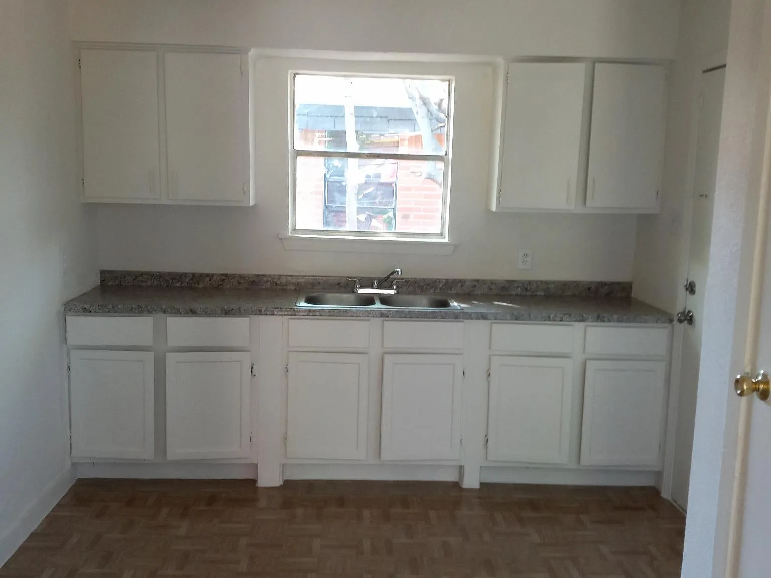 2 bed, 750 sqft, $800 — Photo 3