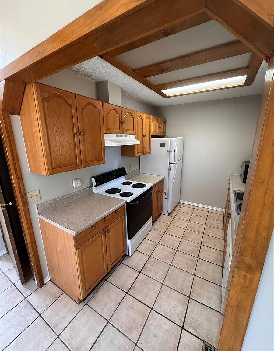 3 bed, 3.5 bath, 864 sqft, $2,350 — Photo 4