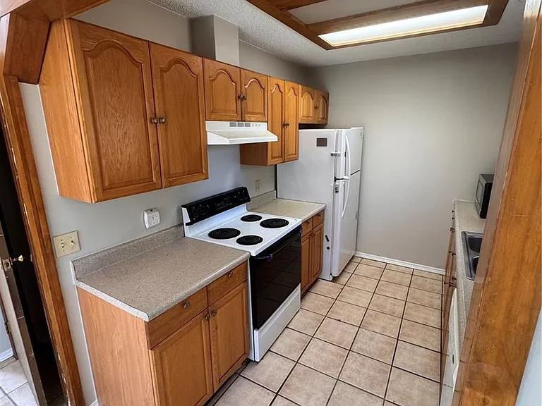 8674 Bluegrass Cir — Photo 4