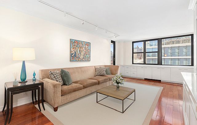 1st image of 130 E 18th St APT 9T