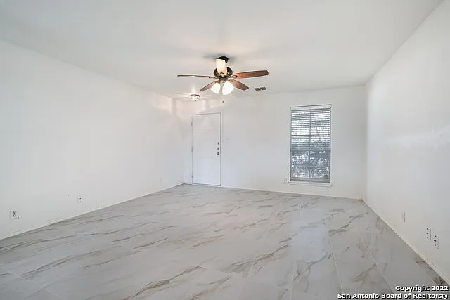 4 bed, 3.5 bath, 2675 sqft, $2,150 — Photo 3