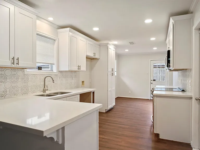 1807 Shadow Bend Dr — Photo 12