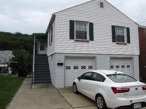 2nd image of 1041 Myrtle St