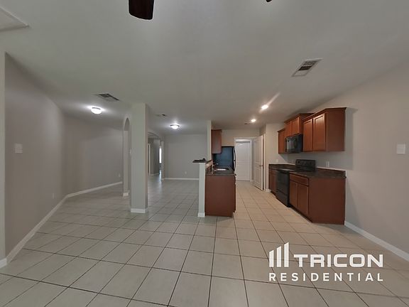 3rd image of 425 Palomino Stand Dr