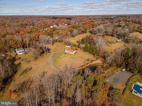 2nd image of 22 Leslie Dr