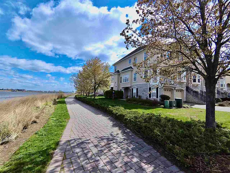 64 Mallard Pl — Photo 18