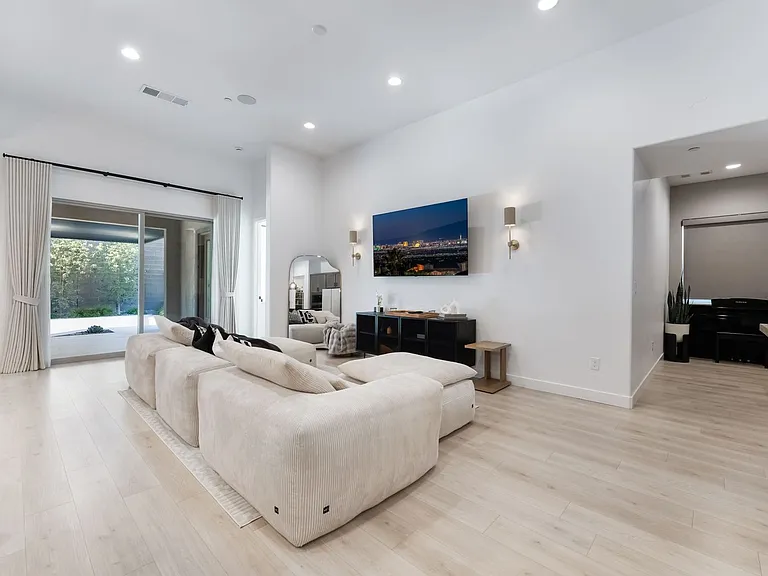 10149 Zeta Tucana St — Photo 4