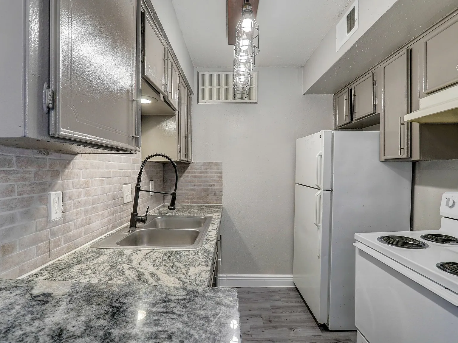 Camino Del Sol Apartments — Photo 2