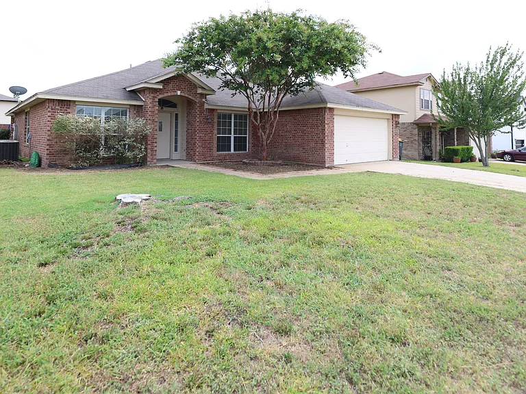1804 Lobrecht Ct — Photo 2