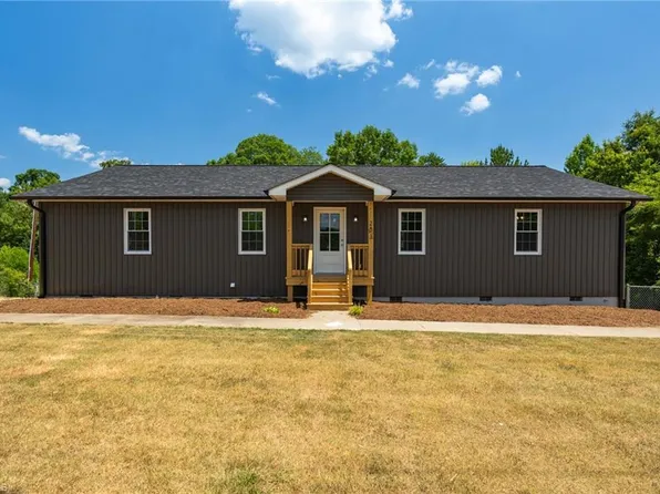 203 Church St S, Stoneville, NC 27048