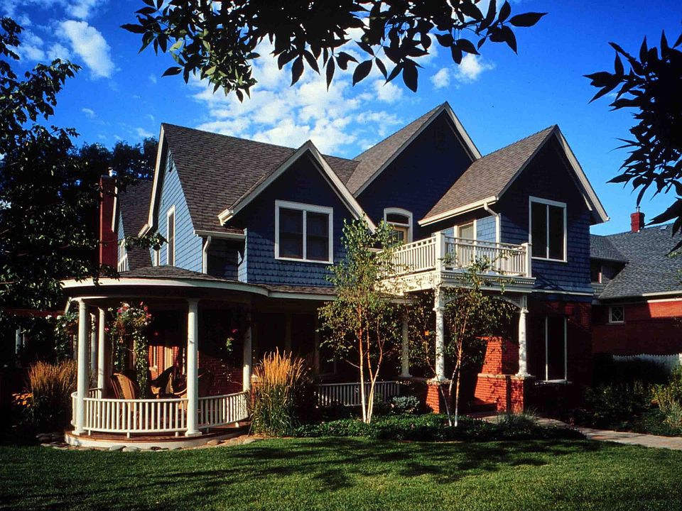 6BR/6BA Victorian on 1/2 Acre