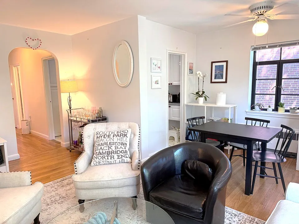 2 bed, 702 sqft, $2,600 — Photo 2