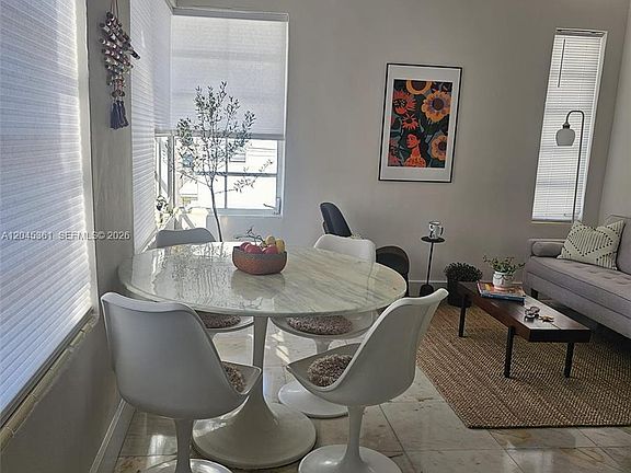 4th image of 801 8th St #201
