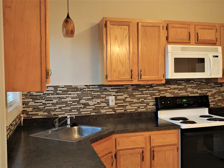 693 Skinnersville Rd #D — Photo 5