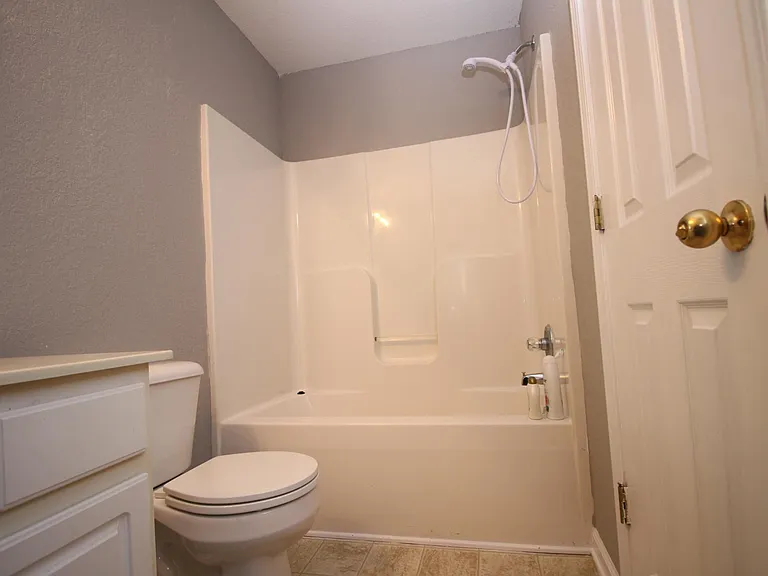 394 Brookview Dr — Photo 11