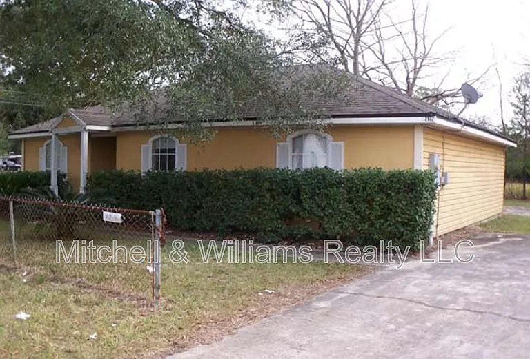 2902 W 5th St — Photo 1