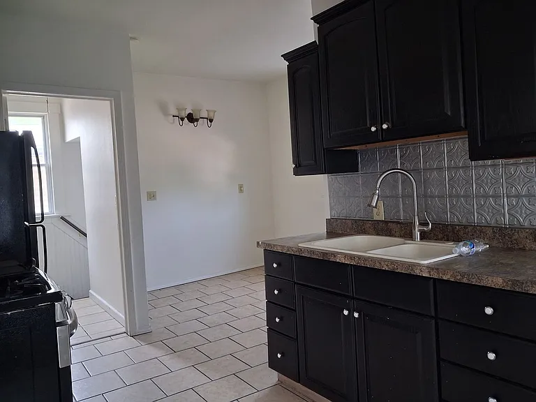 2302 W Vine St — Photo 5