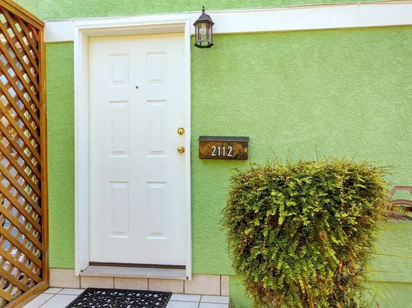 2112 Sayward St, Victoria, BC V8R 3T3