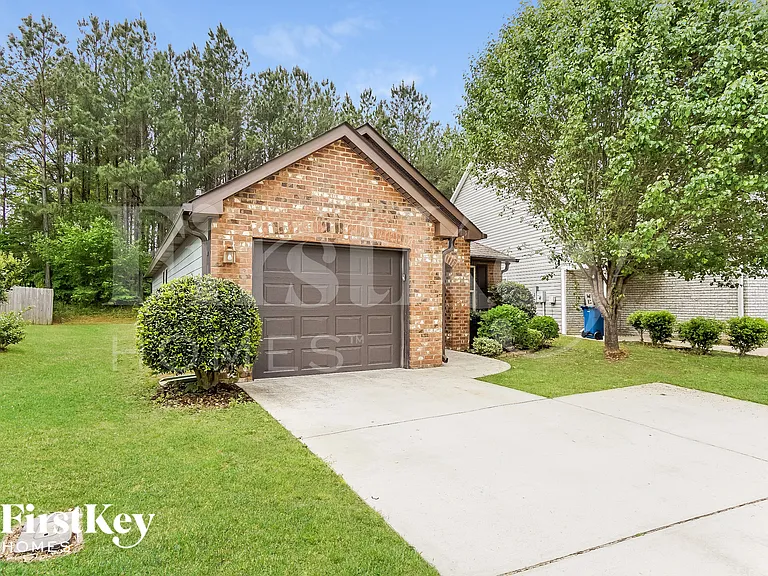 321 Reed Way — Photo 2