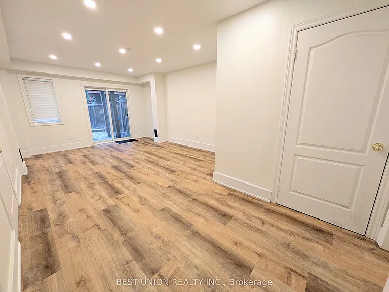 1596 Brandy Ct — Photo 14
