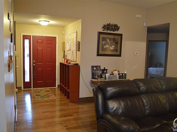 2nd image of 609 Redwood Dr