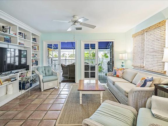 Living area queen pullout couch