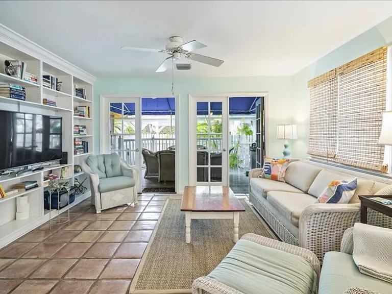 Living area queen pullout couch