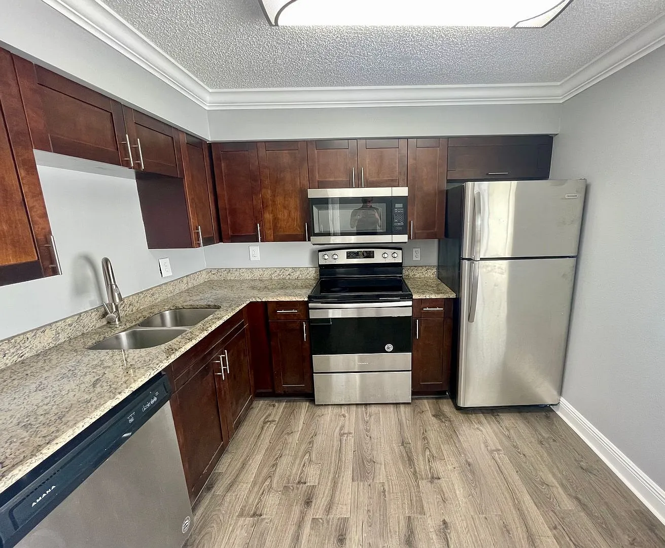 1 Month Free!! - Beautiful Renovated 2 Bedroom 2 Bathroom Water Front Property — Photo 1