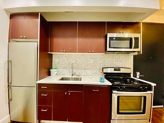 2nd image of 114 Woodbine St #3R