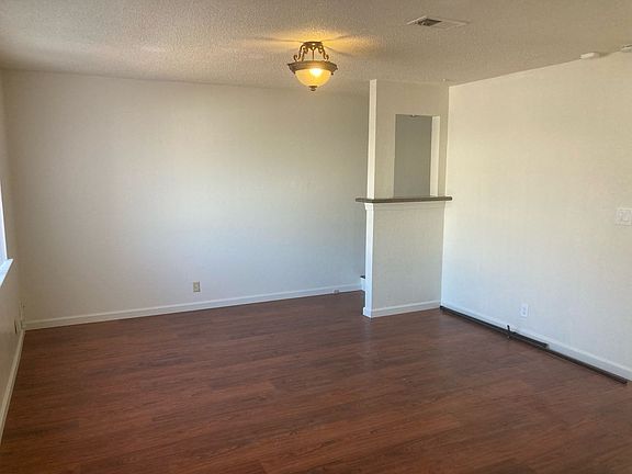 5th image of 1361 Stanwood Dr #1