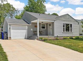 800 27th St NE, Cedar Rapids, IA 52402