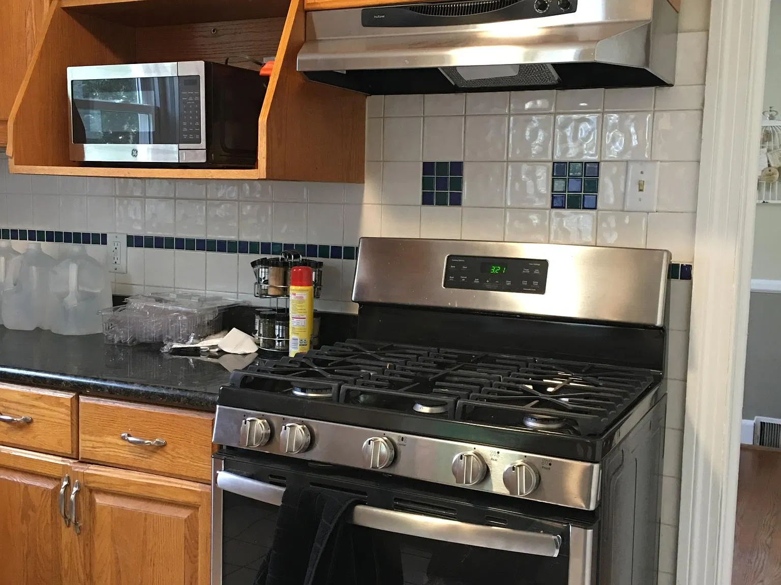 3 bed, 1500 sqft, $2,500 — Photo 3