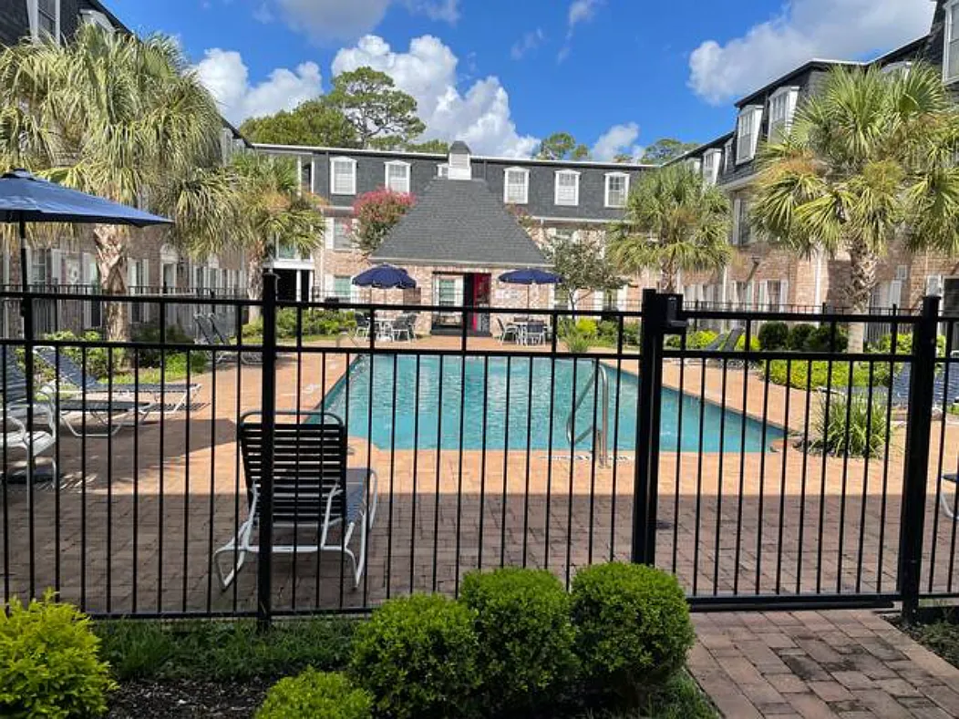 2 bed, 1300 sqft, $1,599 — Photo 1