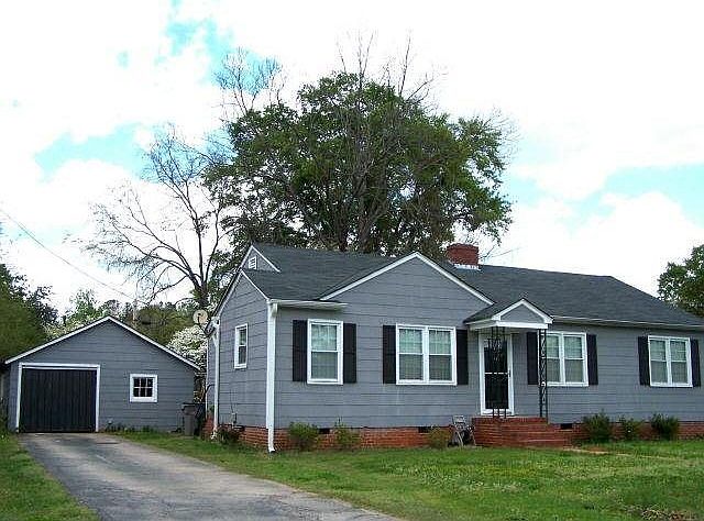 2nd image of 204 Beechwood Cir