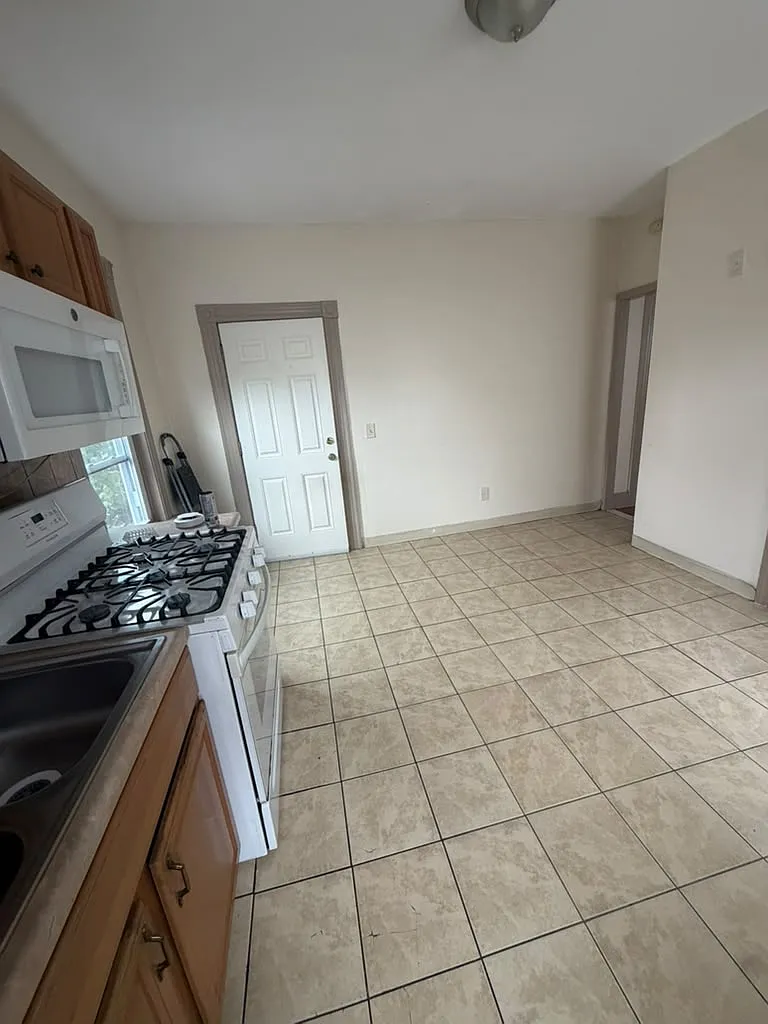 2 bed, 900 sqft, $1,850 — Photo 4