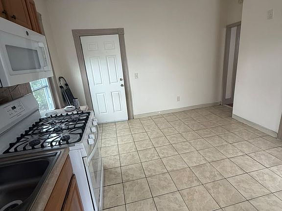 4th image of 66 Goddard St #Iii