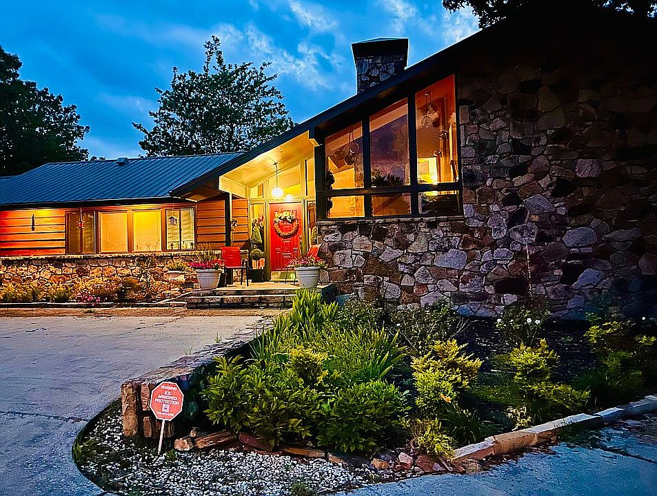 Mid-Century-Modern Home
