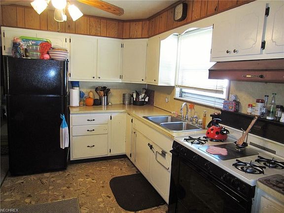 4th image of 323 Olive St