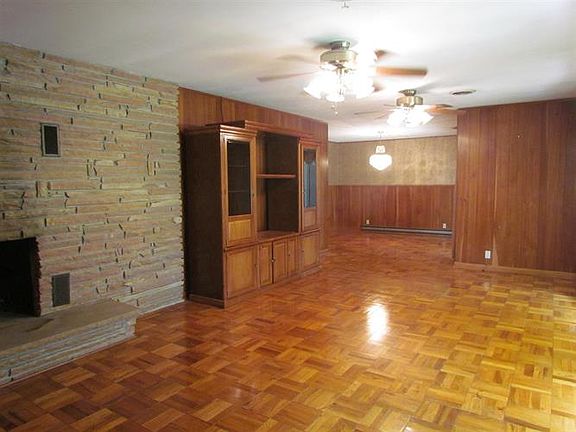 3rd image of 256 White Oak Dr