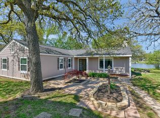 1340 Kiowa Dr E, Lake Kiowa, TX 76240