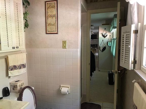 5th image of 855 Park Plaza Dr