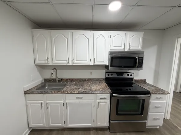 71 Main St #A, Bridgeport, NJ 08014