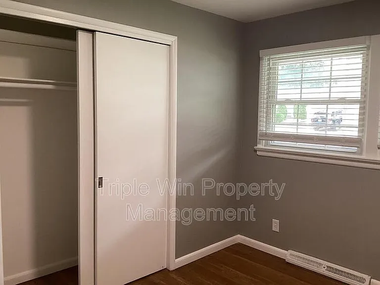 563 Apex Dr — Photo 15