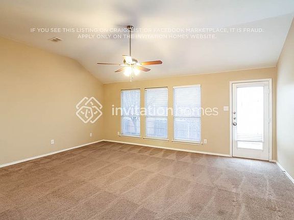 4th image of 935 Hidden Oaks Dr
