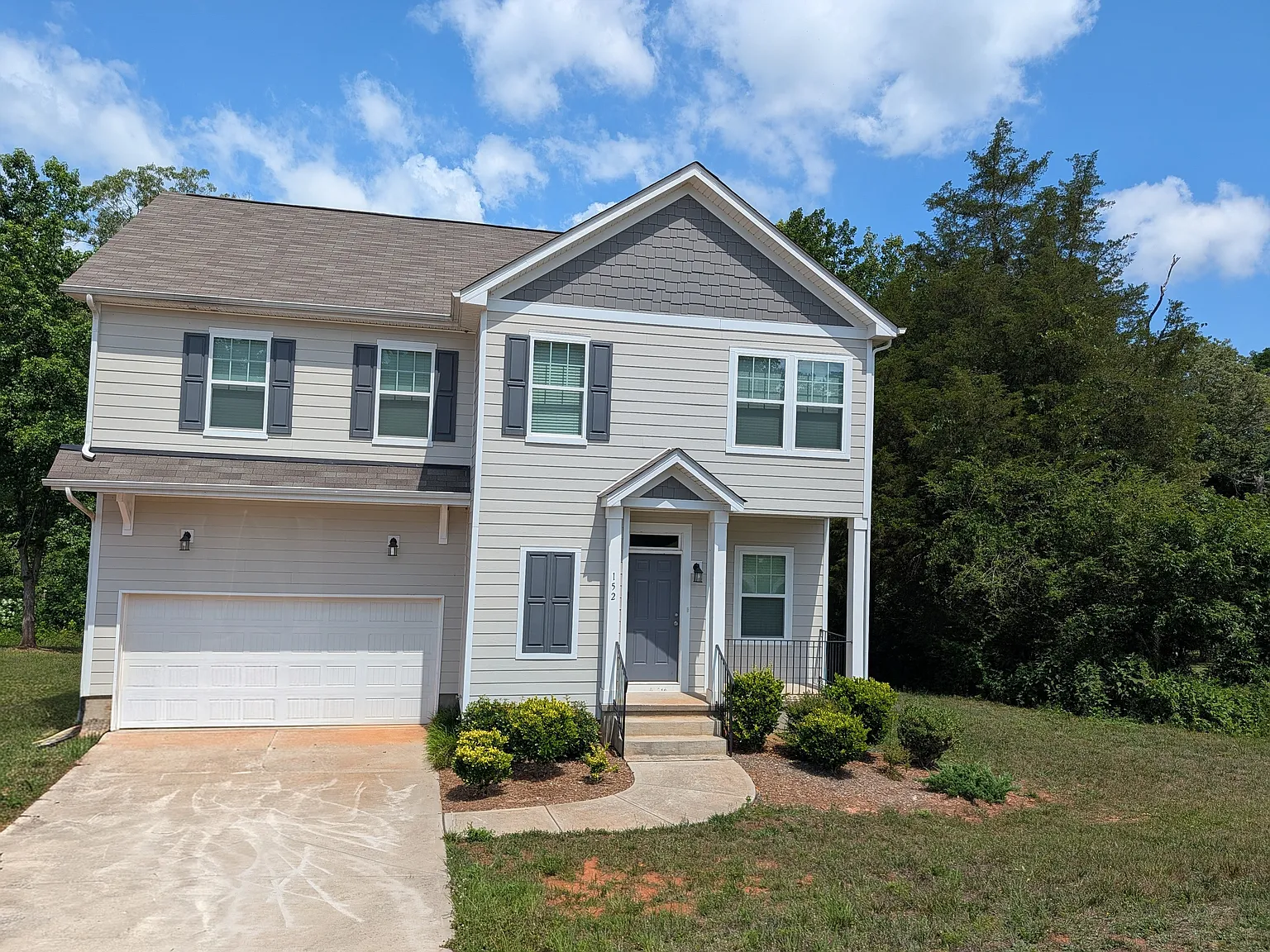 4 bed, 2.5 bath, 1744 sqft, $1,800 — Photo 1