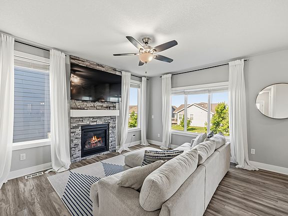 2nd image of 2000 NE Heritage Dr