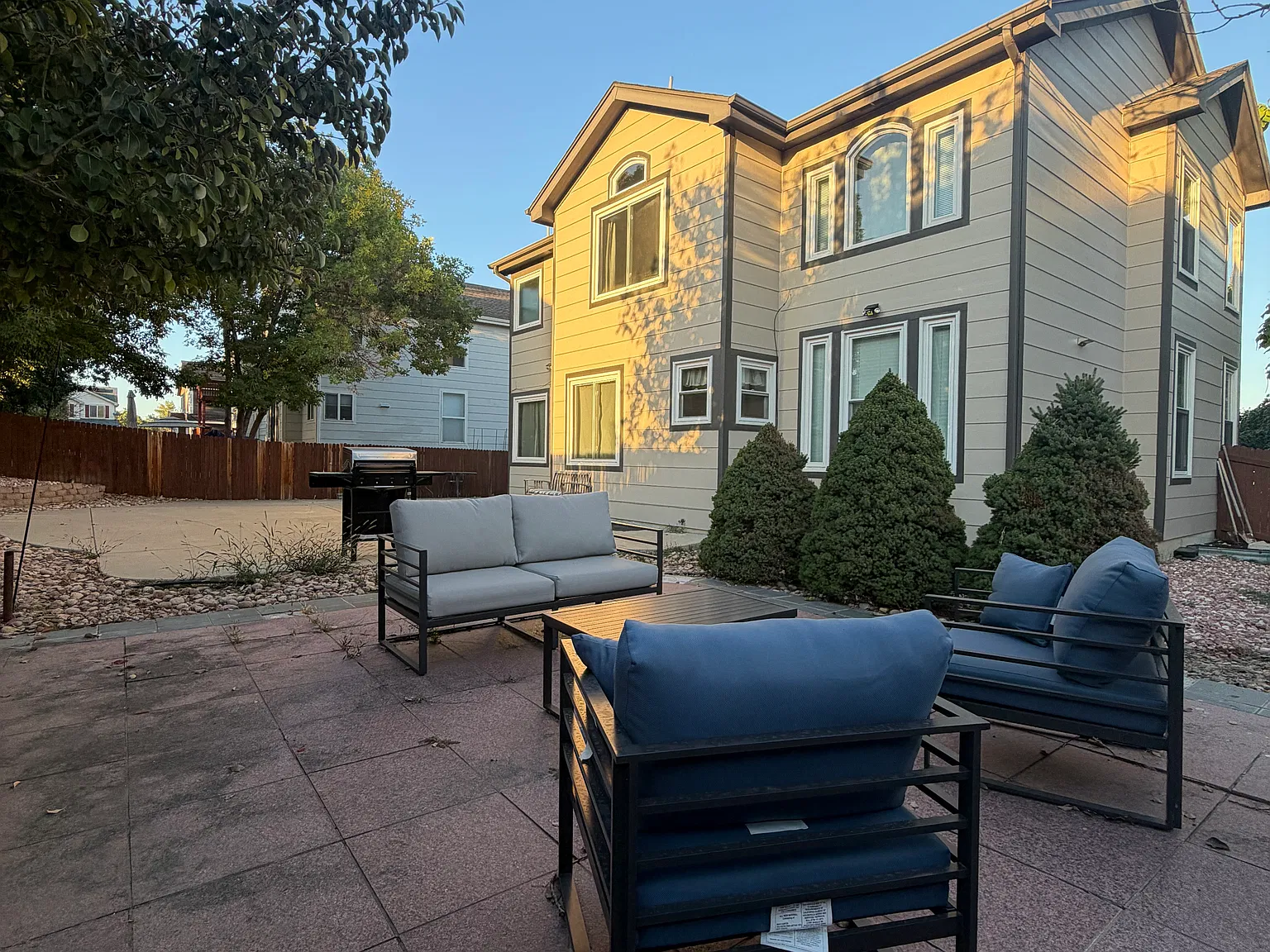 6 bed, 2512 sqft, $5,500 — Photo 2