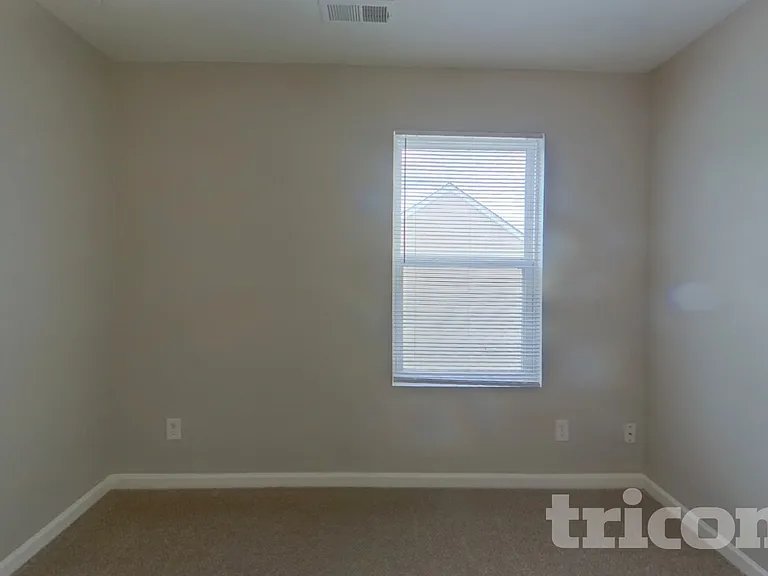 1048 Silverberry St — Photo 10