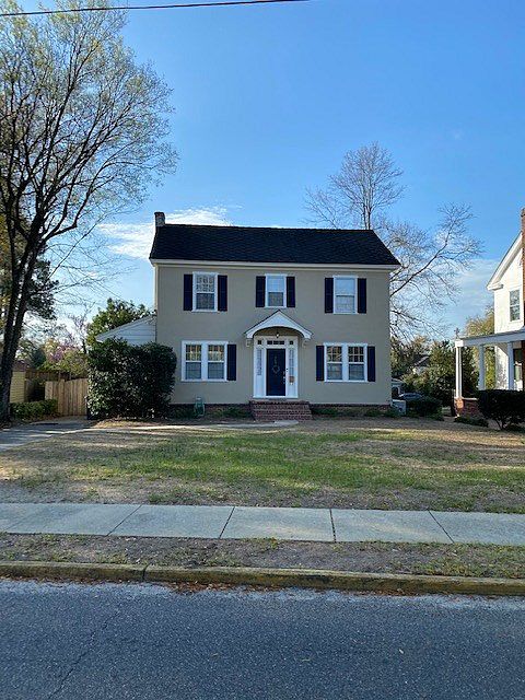 2nd image of 2440 McDowell St
